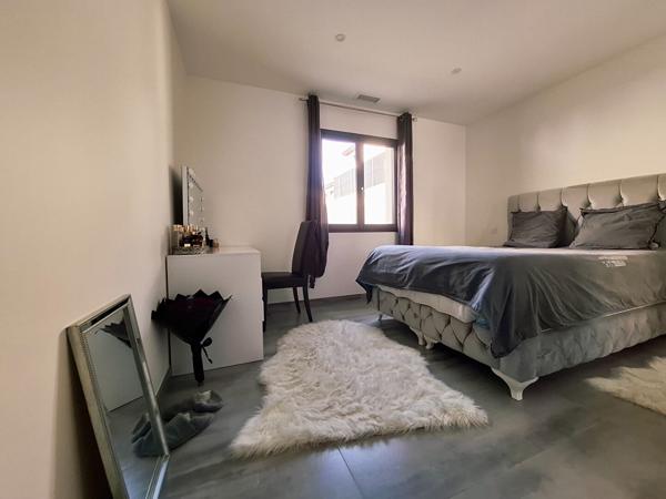Perpignan, Villa plain pied 3 faces de Type 4 avec garage et jardin