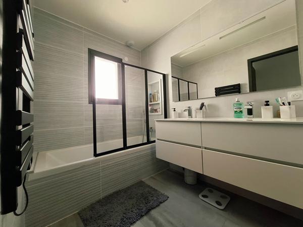 Perpignan, Villa plain pied 3 faces de Type 4 avec garage et jardin