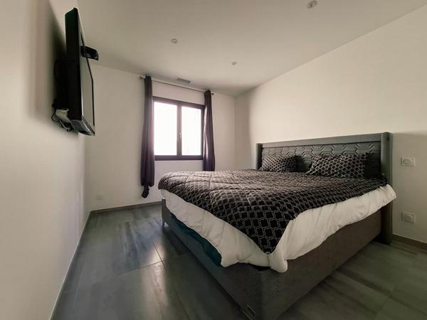 Perpignan, Villa plain pied 3 faces de Type 4 avec garage et jardin