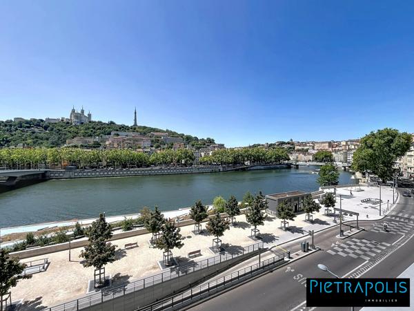 T 3/4 traversant avec une vue panoramique sur la Saône et la colline de Fourvière