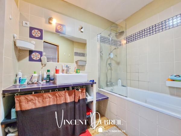 MAISON FAMILIALE - 4 CHAMBRES - CENTRE BOURG