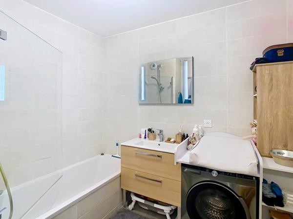 Annemasse (74) - T3 meublé récent - balcon, garage et cave