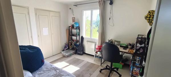 Maison à vendre 6 pièces, 4 chambres avec appartement indépendant au rez de chaussée - à la campagne, 200m du centre village