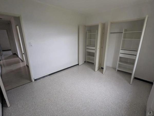 Maison à vendre 6 pièces, 4 chambres avec appartement indépendant au rez de chaussée - à la campagne, 200m du centre village