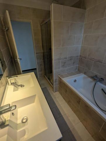 Maison à vendre 6 pièces, 4 chambres avec appartement indépendant au rez de chaussée - à la campagne, 200m du centre village