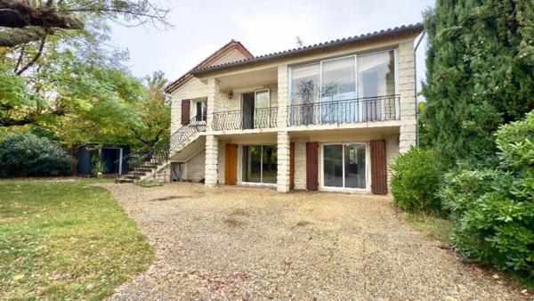 Maison à vendre 6 pièces, 4 chambres avec appartement indépendant au rez de chaussée - à la campagne, 200m du centre village