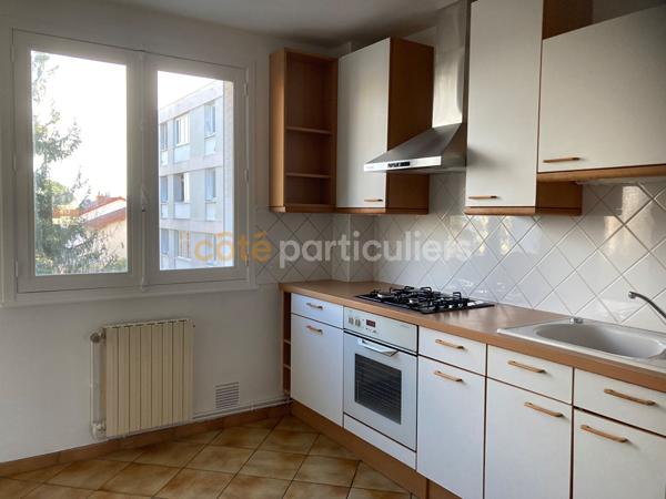 Location
                Appartement82 m² - 4 Pièces -
                    CLERMONT FERRAND (63000)