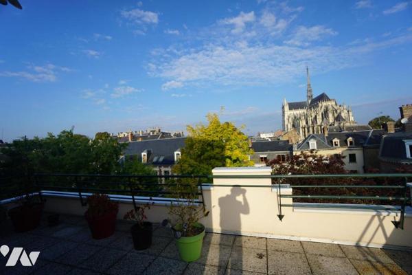 HYPER CENTRE, APPARTEMENT DE TYPE 4 avec ascenseur, DEUX GARAGES et TERRASSE DE 44m²