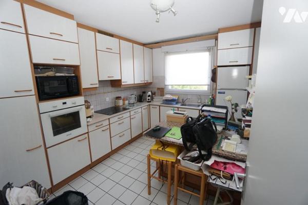 HYPER CENTRE, APPARTEMENT DE TYPE 4 avec ascenseur, DEUX GARAGES et TERRASSE DE 44m²