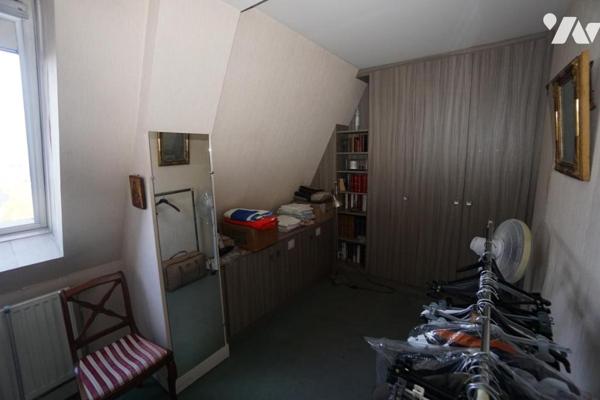 HYPER CENTRE, APPARTEMENT DE TYPE 4 avec ascenseur, DEUX GARAGES et TERRASSE DE 44m²