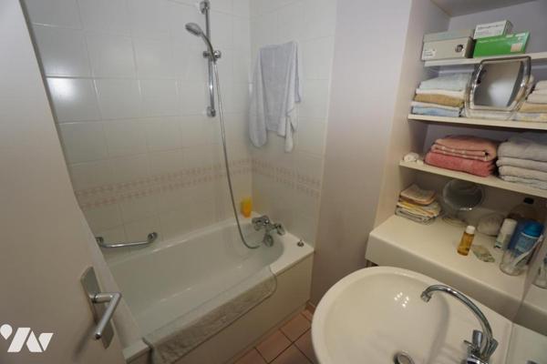 HYPER CENTRE, APPARTEMENT DE TYPE 4 avec ascenseur, DEUX GARAGES et TERRASSE DE 44m²