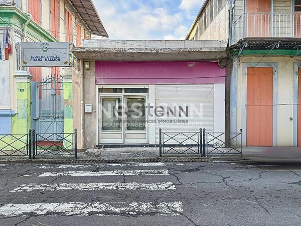 A VENDRE LOCAL COMMERCIAL A PTP DE 132m2 A RENOVER OU NOUVEAU PROJET BATIMENT R+3