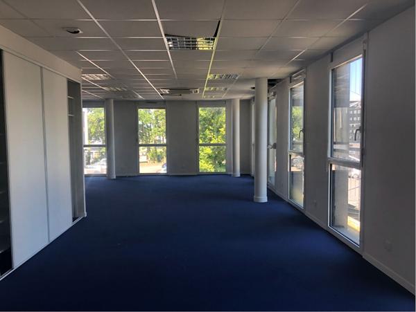 A vendre plateaux de bureau de 184.5 m2 Vannes ouest, open space quartier tertiaire et verdoyant