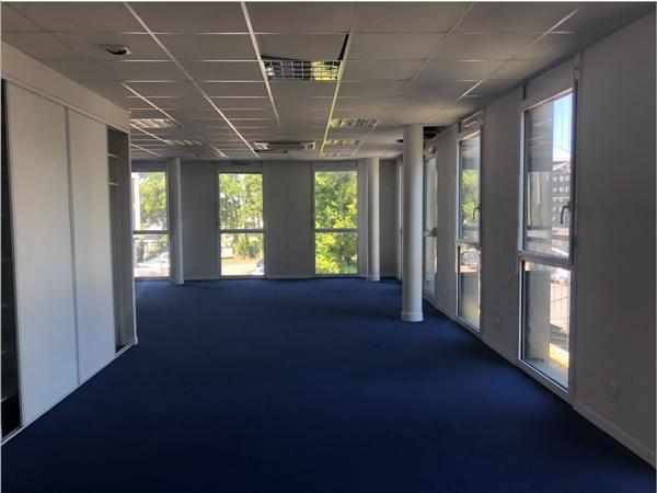 A vendre plateaux de bureau de 184.5 m2 Vannes ouest, open space quartier tertiaire et verdoyant