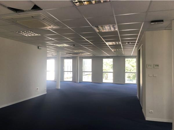 A vendre plateaux de bureau de 184.5 m2 Vannes ouest, open space quartier tertiaire et verdoyant
