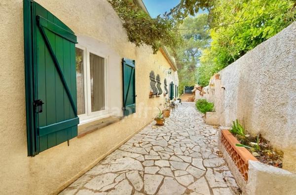 Maison provençale 7 pièces avec garage et piscine DRAGUIGNAN (83)