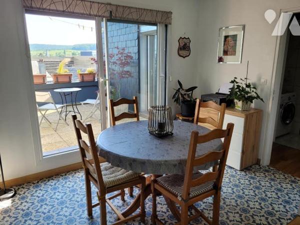 Au dernier étage d'une résidence, grand appartement de type 3 avec terrasse, garage et stationnement