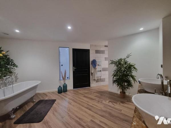 Maison familiale + maison indépendante+ hangar