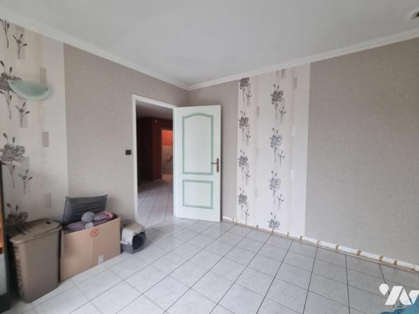 Maison familiale + maison indépendante+ hangar