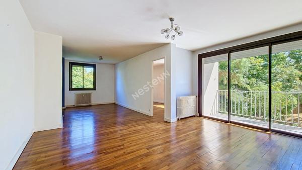 Bel appartement 3 pièces lumineux avec balcon, 2 chambres, garage, cave et parking privatif dans une résidence sécurisée