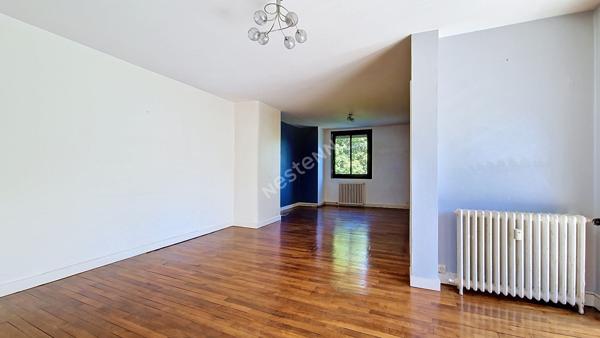 Bel appartement 3 pièces lumineux avec balcon, 2 chambres, garage, cave et parking privatif dans une résidence sécurisée