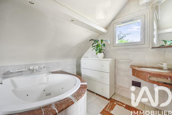 Maison à vendre 7 pièces 173 m² Bougival