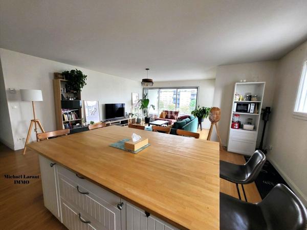 Appartement T3 lumineux avec balcon-terrasse – Bruges-Lac