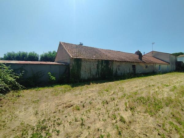 Maison longère en pierre, terrain 10 077 m2
