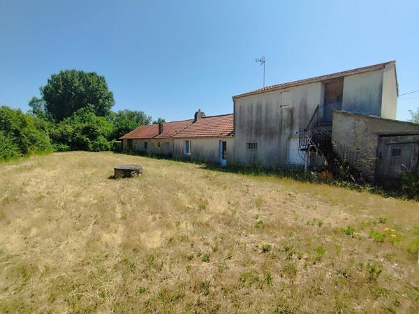 Maison longère en pierre, terrain 10 077 m2