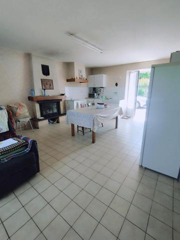 Maison longère en pierre, terrain 10 077 m2