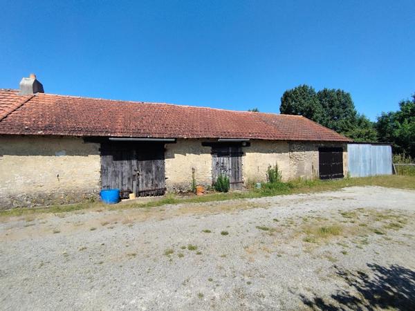 Maison longère en pierre, terrain 10 077 m2