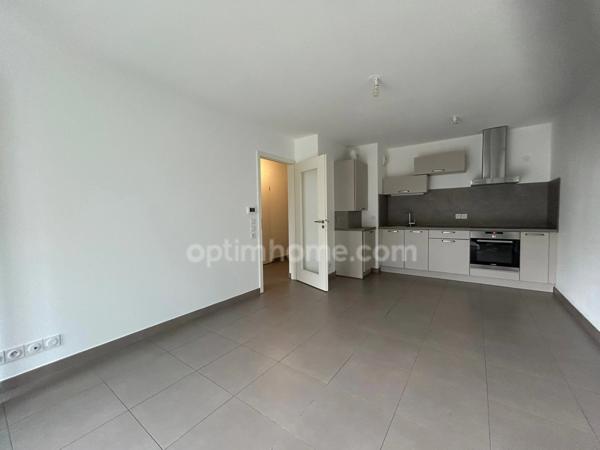SAINT-LOUIS NEUWEG, résidence de Standing, superbe appartement rez de jardin 2pièces, terrasse, jardin privatif, cave, garage. Cadre verdoyant.