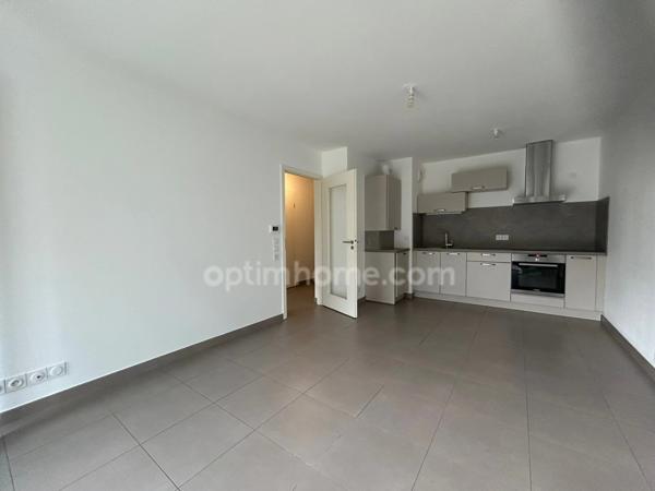 SAINT-LOUIS NEUWEG, résidence de Standing, superbe appartement rez de jardin 2pièces, terrasse, jardin privatif, cave, garage. Cadre verdoyant.