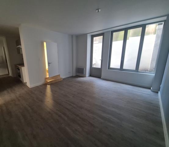 Poitiers Plateau Marché Notre Dame T3 neuf avec terrasse dans une petite copropriété entièrement restaurée.