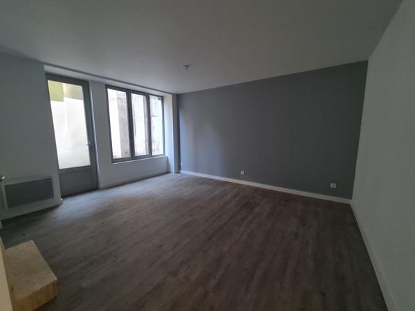 Poitiers Plateau Marché Notre Dame T3 neuf avec terrasse dans une petite copropriété entièrement restaurée.