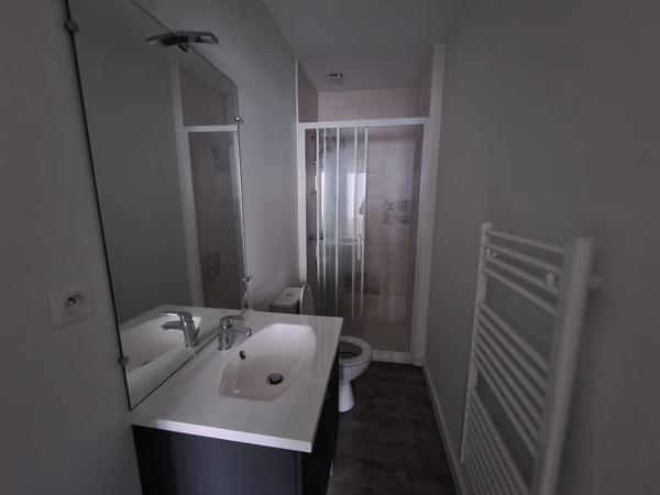 Poitiers Plateau Marché Notre Dame T3 neuf avec terrasse dans une petite copropriété entièrement restaurée.