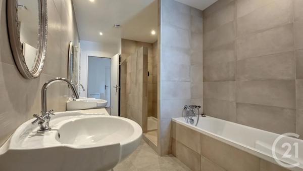 Immeuble à vendre  263 m 2   THEIX NOYALO  - 56