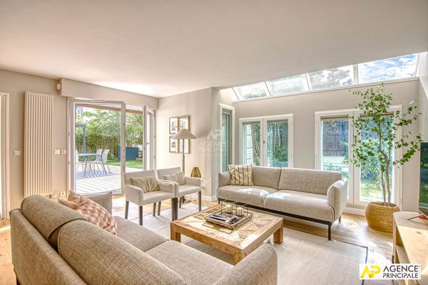 Versailles Avenue de Paris Appartement 5 pièces 116 m² carrez avec terrasse, jardin et 3 places de parking 1 045 000 € **  - Référence  28229
