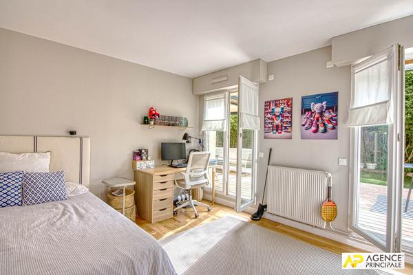 Versailles Avenue de Paris Appartement 5 pièces 116 m² carrez avec terrasse, jardin et 3 places de parking 1 045 000 € **  - Référence  28229