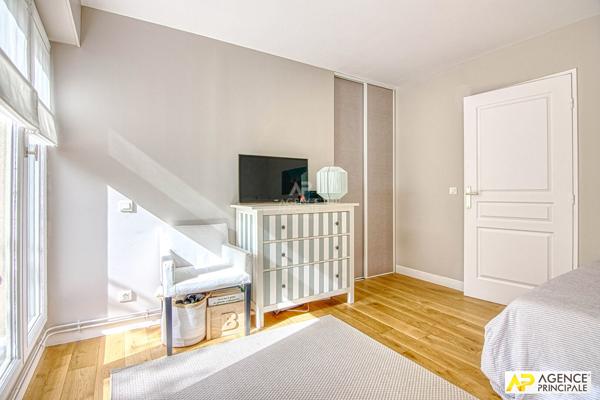 Versailles Avenue de Paris Appartement 5 pièces 116 m² carrez avec terrasse, jardin et 3 places de parking 1 045 000 € **  - Référence  28229