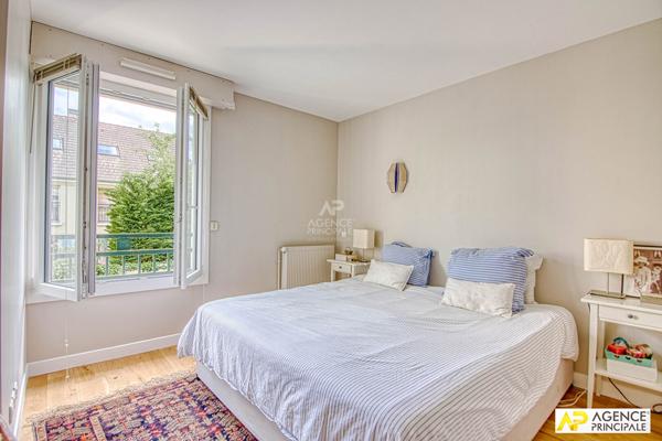 Versailles Avenue de Paris Appartement 5 pièces 116 m² carrez avec terrasse, jardin et 3 places de parking 1 045 000 € **  - Référence  28229