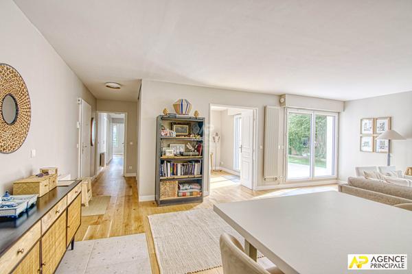 Versailles Avenue de Paris Appartement 5 pièces 116 m² carrez avec terrasse, jardin et 3 places de parking 1 045 000 € **  - Référence  28229