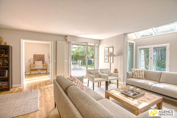 Versailles Avenue de Paris Appartement 5 pièces 116 m² carrez avec terrasse, jardin et 3 places de parking 1 045 000 € **  - Référence  28229