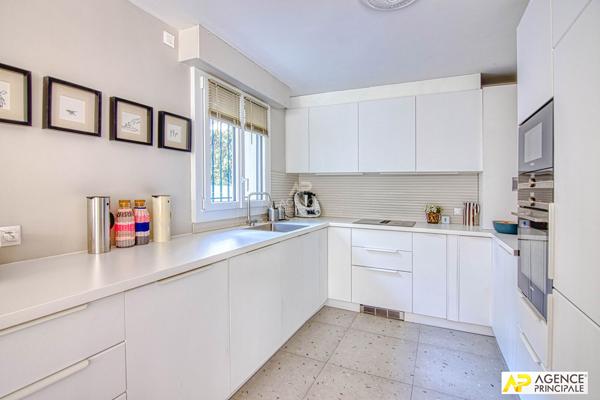 Versailles Avenue de Paris Appartement 5 pièces 116 m² carrez avec terrasse, jardin et 3 places de parking 1 045 000 € **  - Référence  28229