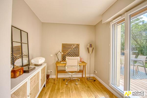 Versailles Avenue de Paris Appartement 5 pièces 116 m² carrez avec terrasse, jardin et 3 places de parking 1 045 000 € **  - Référence  28229