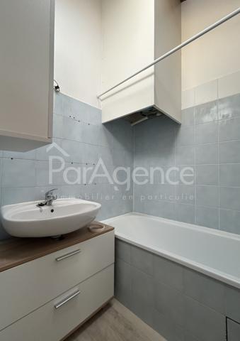 Appartement balcon, garage et parking 600m plage