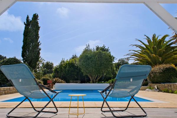 Propriété avec piscine et jardin paysager