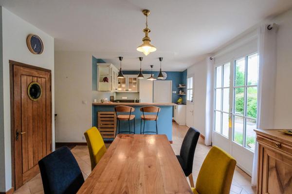Propriété avec piscine et jardin paysager