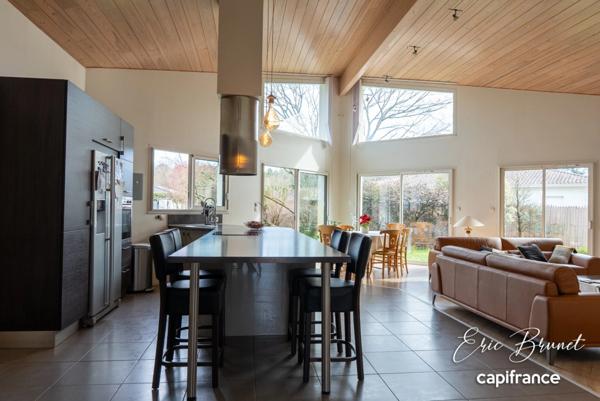 MIOS - Maison d'architecte aux prestations de qualité - 6 pieces avec garage et piscine