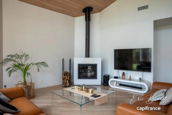 MIOS - Maison d'architecte aux prestations de qualité - 6 pieces avec garage et piscine